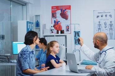 doctor-patients-looking-x-ray-sitting-medical-office-physician-specialist-medicine-providing-health-care-services-consultation-radiographic-treatment-clinic-hospital-cabinet_482257-14534